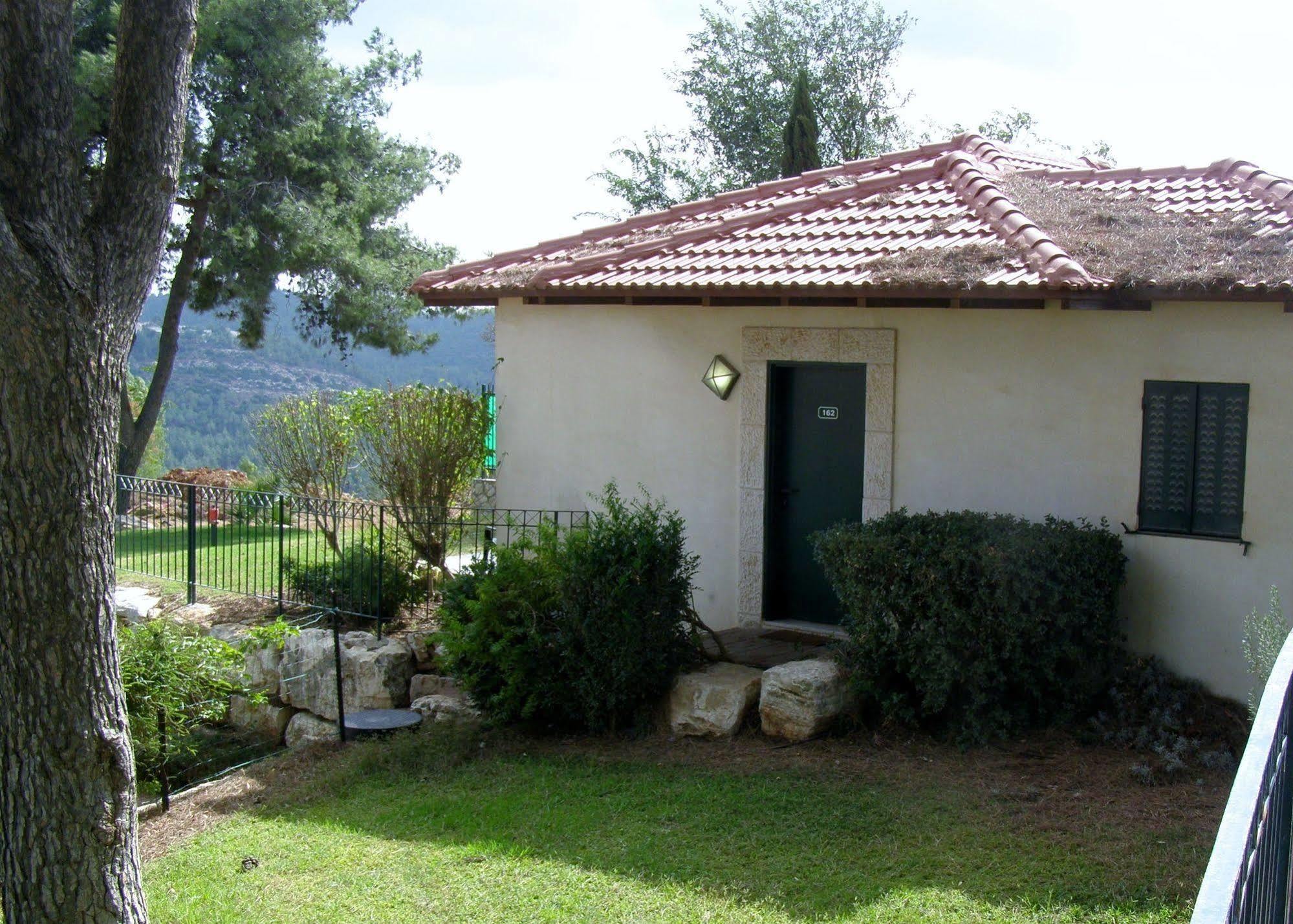 Shoresh Green Hills Family Suites Hotel מראה חיצוני תמונה
